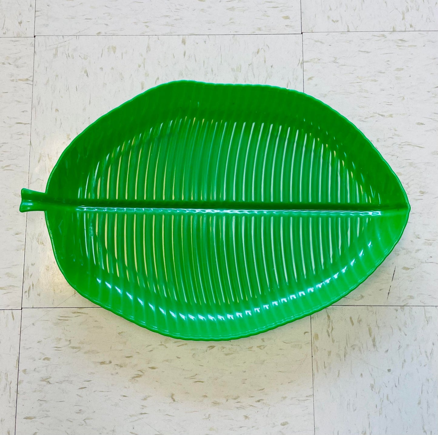 BANANA LEAF PLATE DESIGN 14.5" small