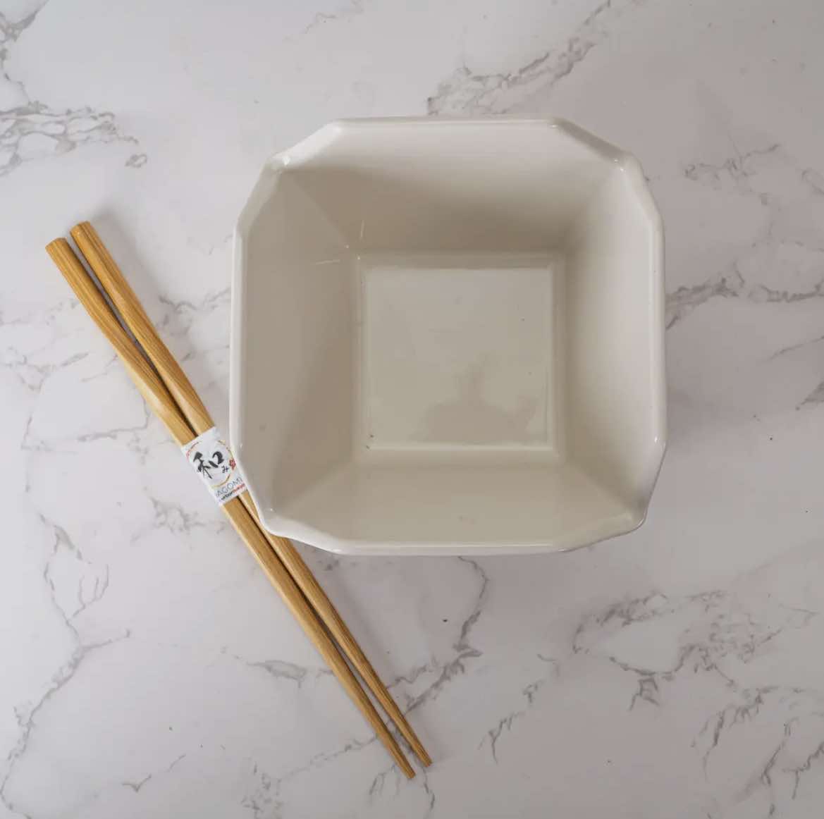 16oz 5"W X 4"H Takeout Box Serving Bowl with Chopsticks Lucky Cat