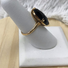 Load image into Gallery viewer, 18KT GOLD ONYX RING SIZE US 7.5 4.60 grams FIRM ON PRICE
