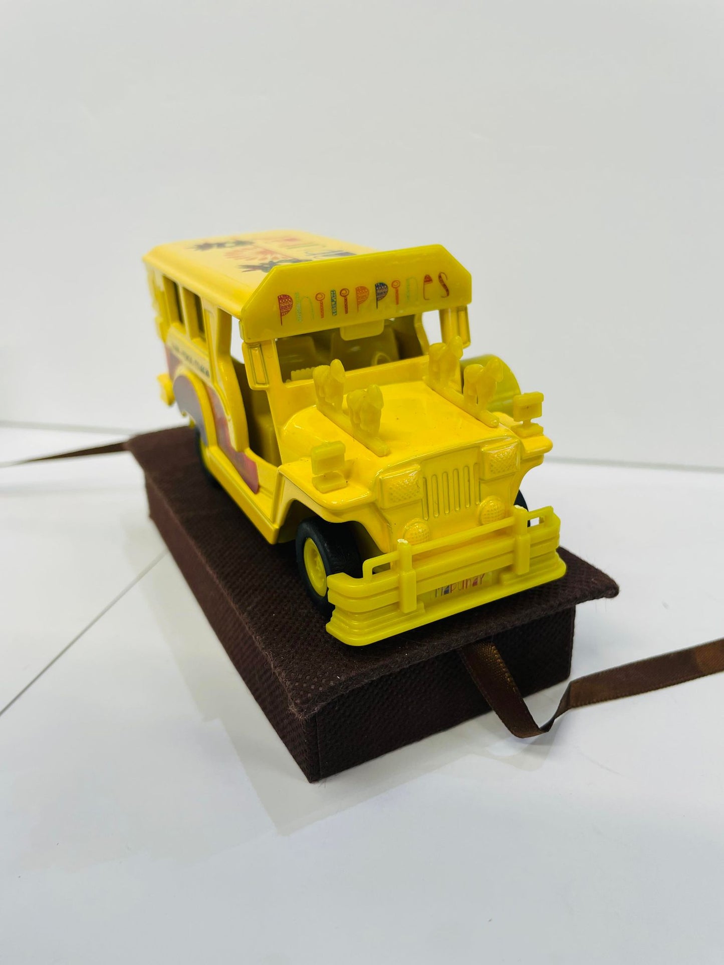 JEEPNEY TOY DIECAST MEDIUM