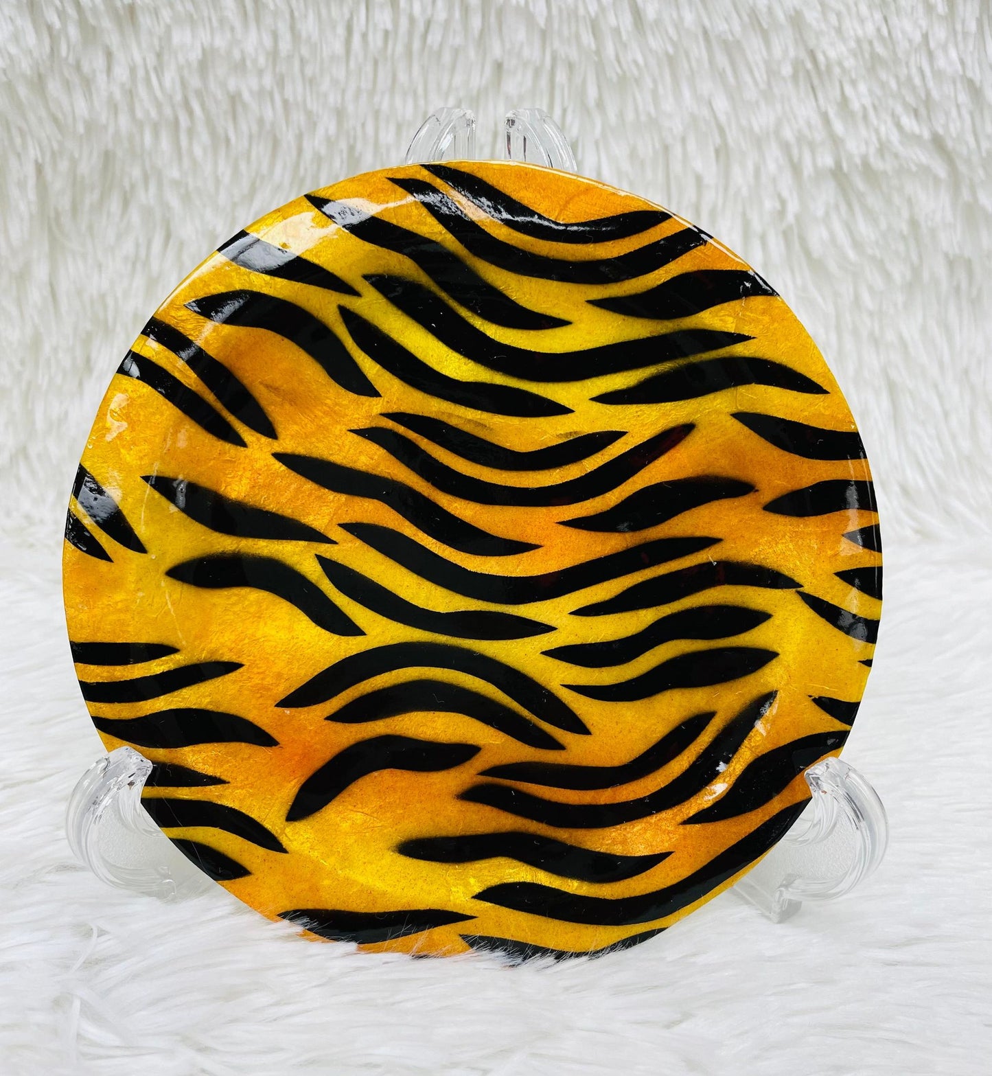 CAPIZ DECORATIVE PLATE TIGER
