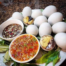 Load image into Gallery viewer, BALUT INCUBATED DUCK EGGS 6 PCS
