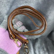 Load image into Gallery viewer, ALVIERO MARTINI CLASSE’ SATCHEL 25 with STRAP VGC (FREE SHIPPING)
