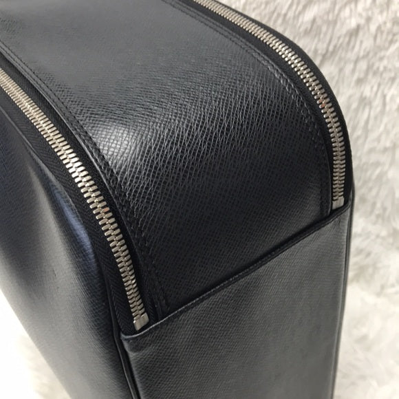 LOUIS VUITTON ODESSA BRIEFCASE TAIGA NOIR SP1010