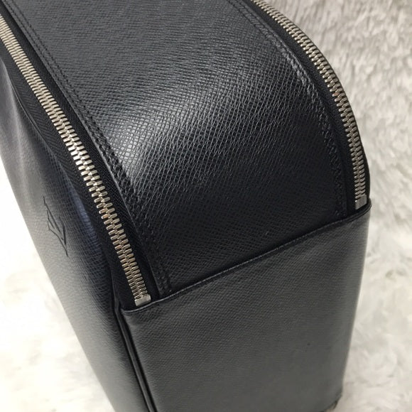 LOUIS VUITTON ODESSA BRIEFCASE TAIGA NOIR SP1010