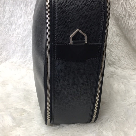 LOUIS VUITTON ODESSA BRIEFCASE TAIGA NOIR SP1010