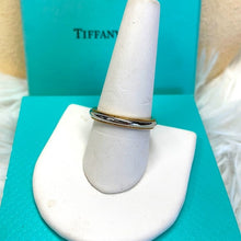 Load image into Gallery viewer, TIFFANY &amp; Co. Platinum/Gold CLASSIC Milgrain Band Size US 8
