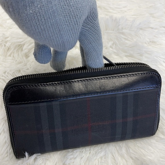 BURBERRY LONDON ZIP AROUND WALLET